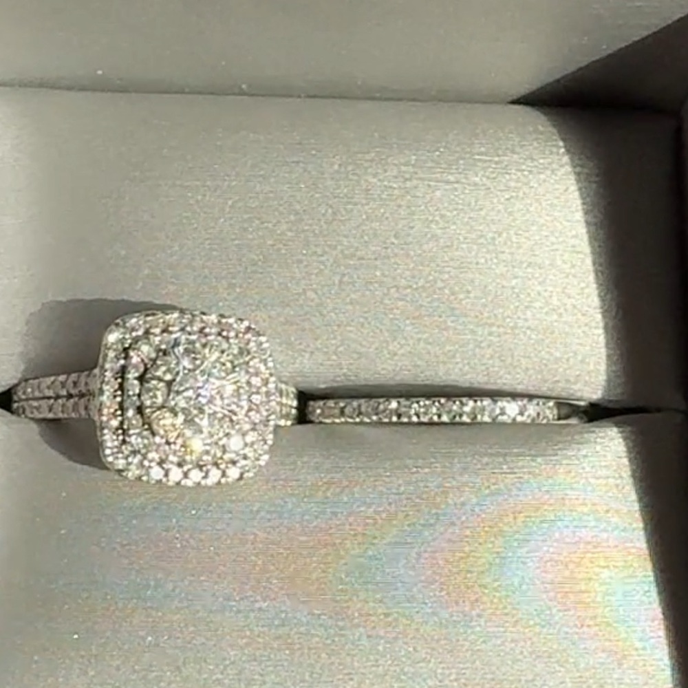 Zales 1 carat diamond wedding set. Gorgeous set! GIA Authentication Card. Size 7